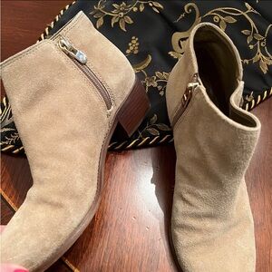 Antonio Melani Elegant Tan Suede Ankle Boots